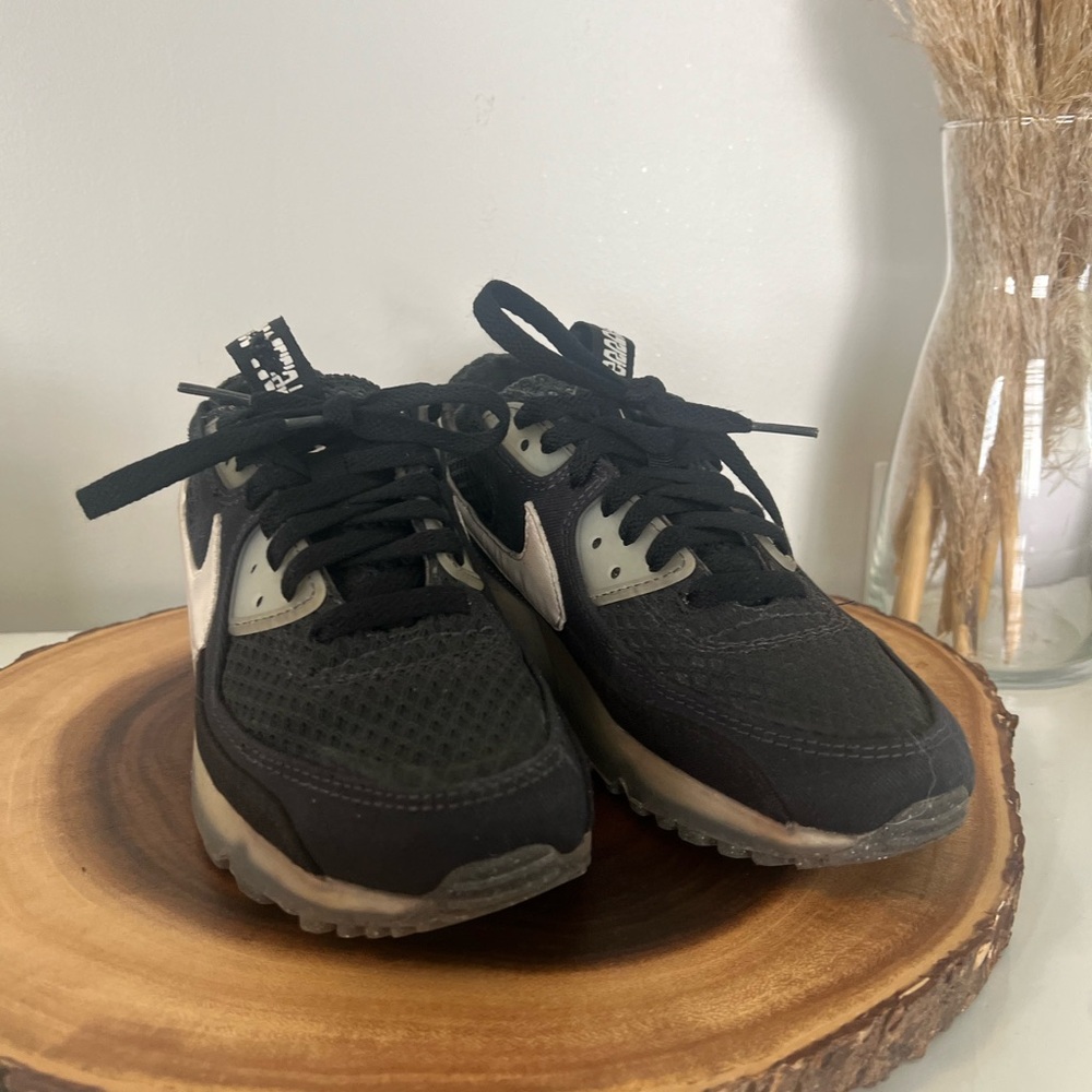 Nike airmax crater foam Black and White Athletic Sneakers size 6